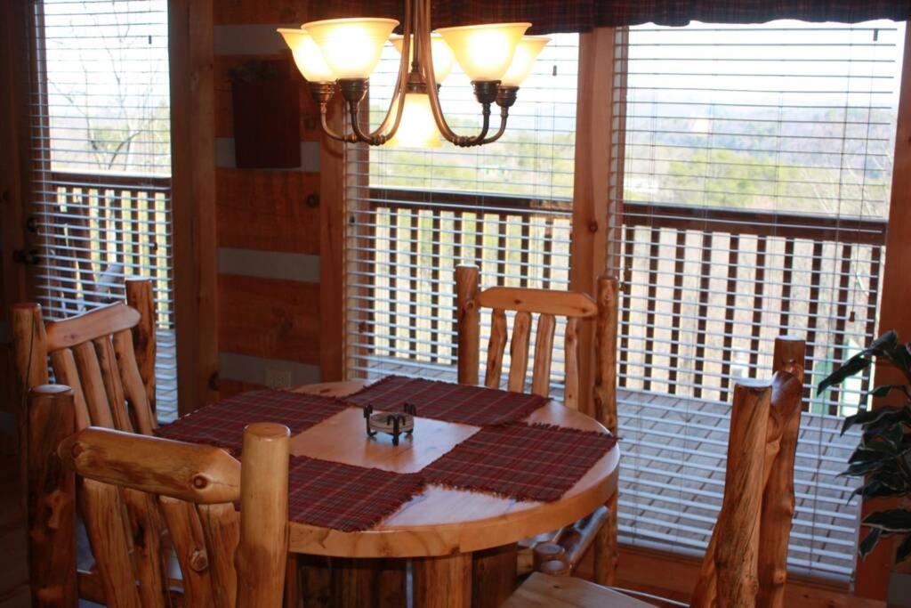 View! Private! Hot Tub,Pool Table,Fireplace,Relax! 塞维尔维尔 外观 照片