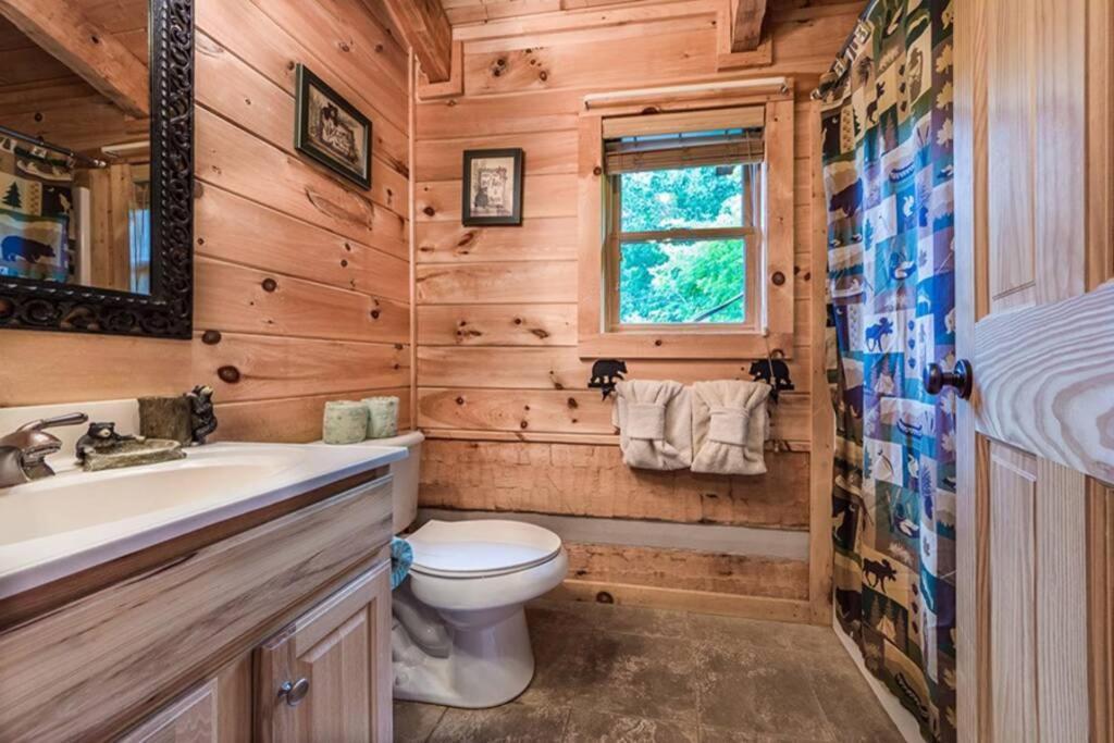 View! Private! Hot Tub,Pool Table,Fireplace,Relax! 塞维尔维尔 外观 照片