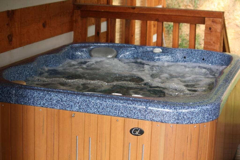 View! Private! Hot Tub,Pool Table,Fireplace,Relax! 塞维尔维尔 外观 照片